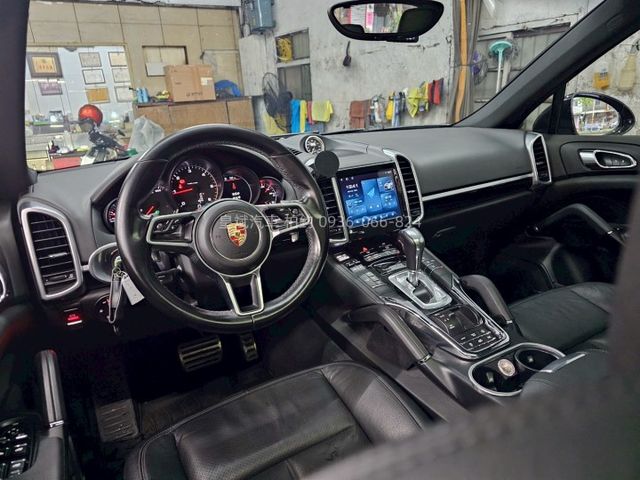 2015年Cayenne 車道維持/全景天窗/環景/電動椅/電尾門/跑排  第9張相片