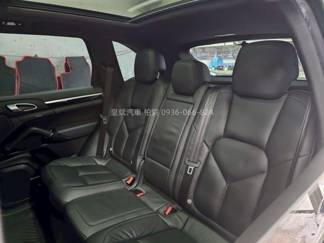 2015年Cayenne 車道維持/全景天窗/環景/電動椅/電尾門/跑排  第10張相片