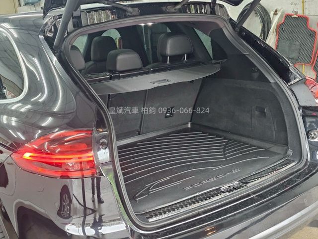 2015年Cayenne 車道維持/全景天窗/環景/電動椅/電尾門/跑排  第15張相片