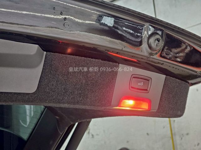 2015年Cayenne 車道維持/全景天窗/環景/電動椅/電尾門/跑排  第16張相片