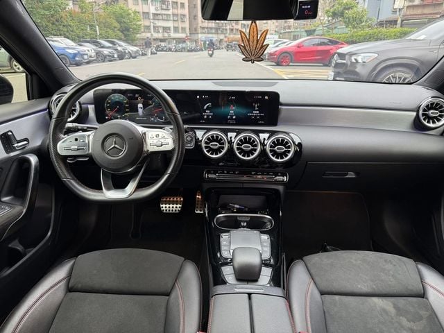 M-BENZ賓士 A35 AMG  第3張相片