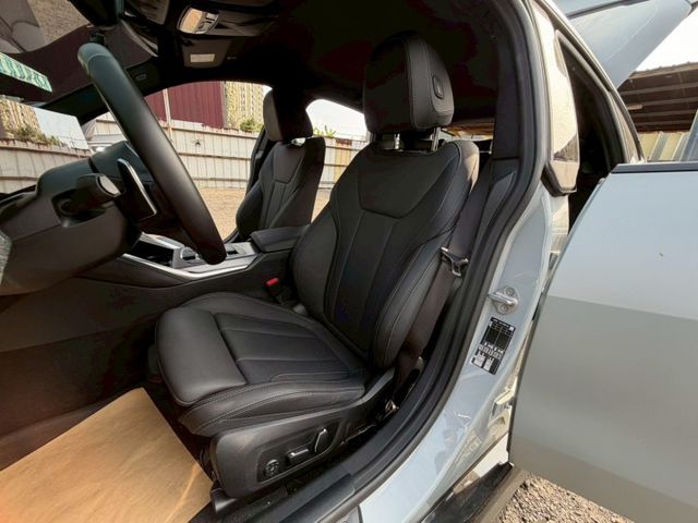M Sport 原版件 配備~單記憶椅/ACC/盲點/無線充電座/HUD/換檔撥片/環景/電尾門 (海佃店)  第3張相片