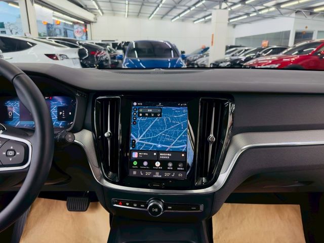 B3 原版件 配備~雙電動椅/ACC/HUD/盲點/環景/HK音響/車道維持/電尾門 (北安店)  第10張相片