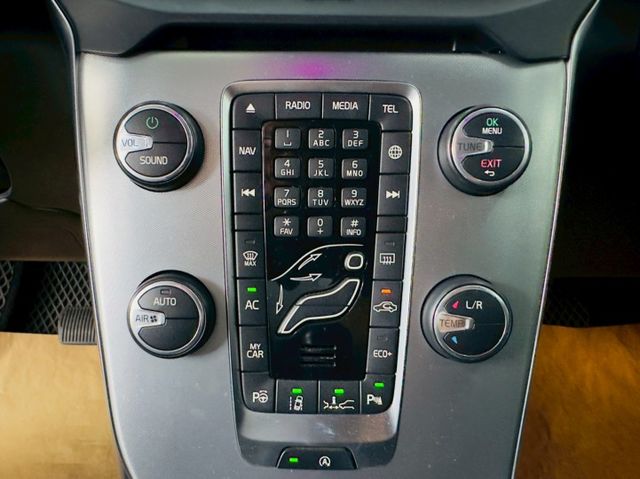 T3安全旗艦版 原鈑件 天窗/雙電動椅/單記憶座椅/ACC/車道保持輔助/自動停車輔助/盲點/倒車顯影 (北安店)  第13張相片