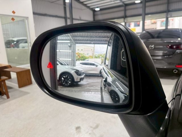 Signature 原版件 定速/單通風椅/前後座加熱椅/盲點/車道偏移/Apple CarPlay (海佃店)  第16張相片