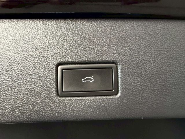 原版件 原廠保固 配備~雙電熱椅/ACC/倒車顯影/車道偏移/盲點/電尾門/Apple CarPlay (北安店)  第16張相片