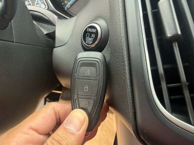 頂級運動版 配備~I-KEY/車道偏移/天窗/定速/換檔撥片/Apple CarPlay/倒車顯影 (海佃店)  第14張相片