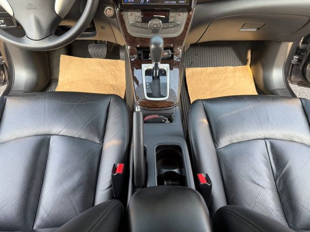 豪華影音版 原版件 配備~I-KEY/定速/倒車顯影/導航/HUD/電動後視鏡 (海佃店)  第14張相片