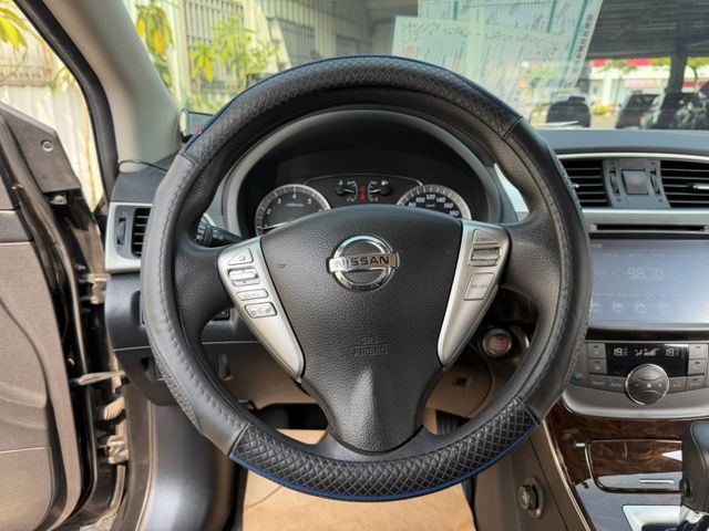 豪華影音版 原版件 配備~I-KEY/定速/倒車顯影/導航/HUD/電動後視鏡 (北安店)  第9張相片