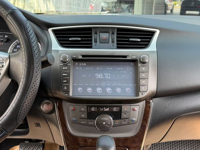 豪華影音版 原版件 配備~I-KEY/定速/倒車顯影/導航/HUD/電動後視鏡 (北安店)  第10張相片