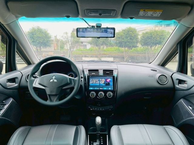 全車原版件、僅跑1萬公里、安卓機、免鑰匙、電尾門、新車味道都還在~~~  第13張相片