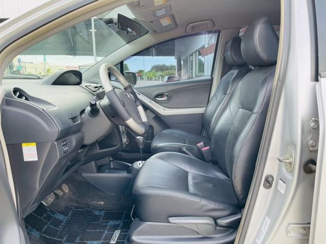 優質代步車、G版、免鑰匙啟動、音響快控、安卓機、APPLE CARPLAY、全車原版件、一手車自用車  第4張相片