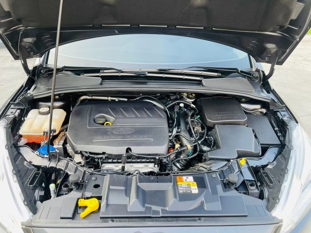 1.5渦輪增壓、僅跑4萬公里!!! 里程履約保證!!! 一手車、內裝氣氛像新的一樣  第16張相片