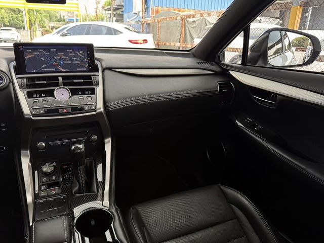 LEXUS凌志 NX300H  第11張相片
