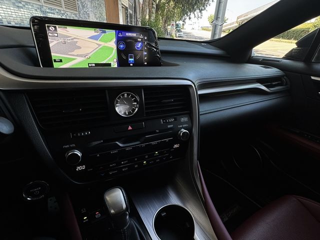 LEXUS凌志 RX450HL  第14張相片