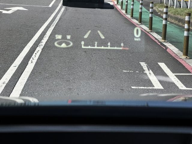 LEXUS凌志 RX450HL  第17張相片