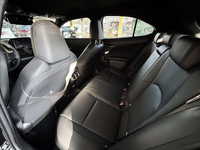 LEXUS凌志 UX300H  第8張相片