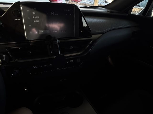 LEXUS凌志 UX300H  第13張相片