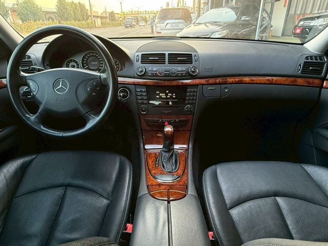 E240 一手車 只跑11萬公里 里程保證 漆面內裝完整 非常綿密 雙前電動座椅 屏東中古車推薦:汶松國際汽車  第9張相片
