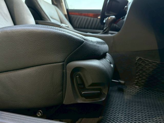 E240 一手車 只跑11萬公里 里程保證 漆面內裝完整 非常綿密 雙前電動座椅 屏東中古車推薦:汶松國際汽車  第13張相片