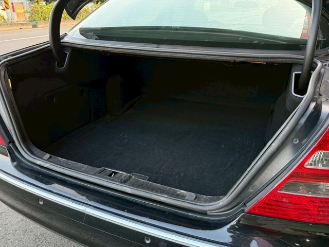 E240 一手車 只跑11萬公里 里程保證 漆面內裝完整 非常綿密 雙前電動座椅 屏東中古車推薦:汶松國際汽車  第16張相片