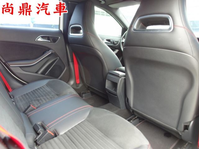 AMG A45 4WD 360HP 雙電動記憶座椅 全景天窗 衛星導航 10安 AMG紅色卡鉗 可配合貸款 歡迎賞車  第18張相片