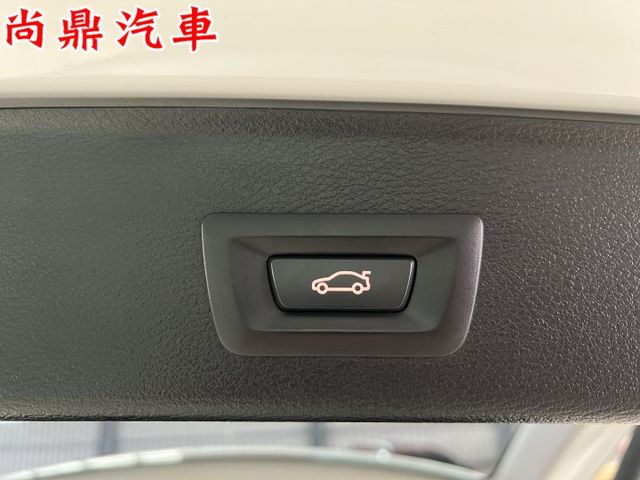 4WD 原鈑件 里程僅跑11萬 定速 電尾門 免鑰匙 倒車影像 電動記憶座椅 換檔撥片 藍芽 車室氣氛漂亮 歡迎預約賞車  第4張相片