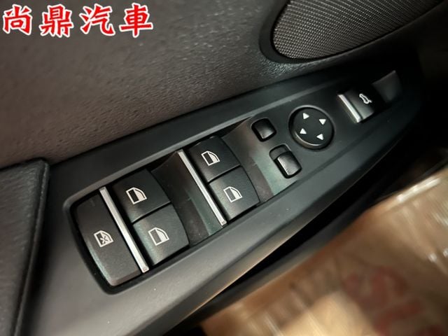 4WD 原鈑件 里程僅跑11萬 定速 電尾門 免鑰匙 倒車影像 電動記憶座椅 換檔撥片 藍芽 車室氣氛漂亮 歡迎預約賞車  第12張相片