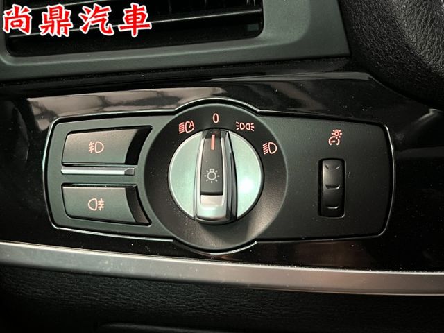 4WD 原鈑件 里程僅跑11萬 定速 電尾門 免鑰匙 倒車影像 電動記憶座椅 換檔撥片 藍芽 車室氣氛漂亮 歡迎預約賞車  第13張相片