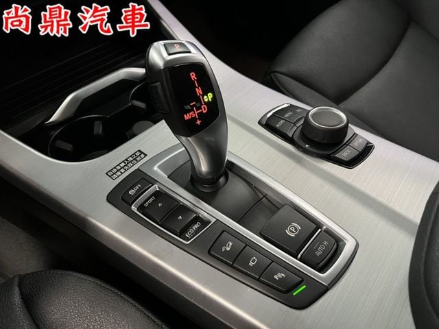 4WD 原鈑件 里程僅跑11萬 定速 電尾門 免鑰匙 倒車影像 電動記憶座椅 換檔撥片 藍芽 車室氣氛漂亮 歡迎預約賞車  第19張相片
