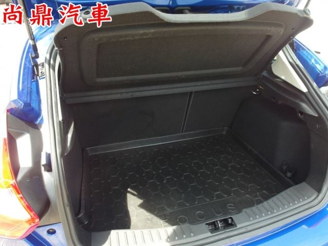 運動型 全車原鈑件 170HP 天窗 定速 導航 倒顯 數位電視 前後雷達 恆溫空調 抬頭顯示器 免頭款牽車  第5張相片