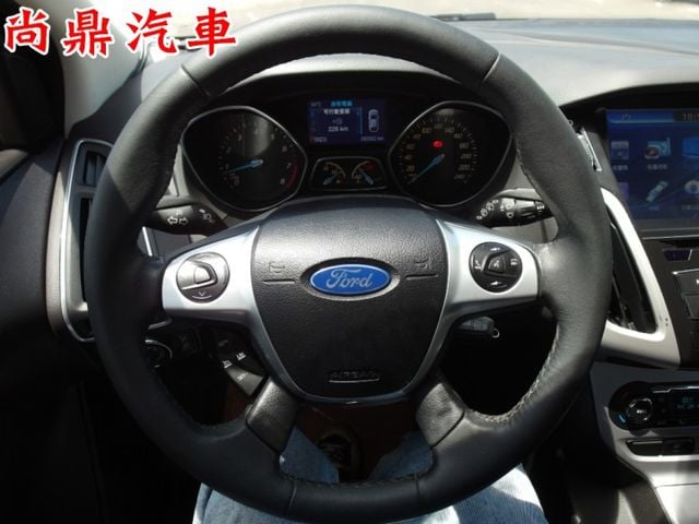 運動型 全車原鈑件 170HP 天窗 定速 導航 倒顯 數位電視 前後雷達 恆溫空調 抬頭顯示器 免頭款牽車  第15張相片