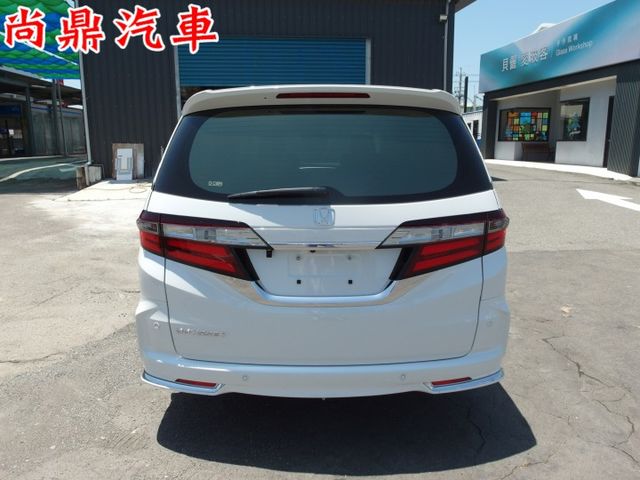 原鈑件 里程跑5.9萬 APEX版 七人座 雙電動滑門 ACC跟車 車道偏離 盲點 免鑰匙 360環景 前後車距  第3張相片