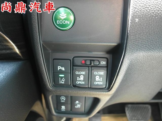 原鈑件 里程跑5.9萬 APEX版 七人座 雙電動滑門 ACC跟車 車道偏離 盲點 免鑰匙 360環景 前後車距  第12張相片