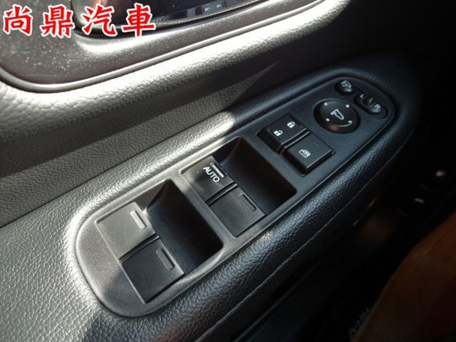 S版 全車原鈑件 里程跑8萬 免鑰匙 定速 藍芽 換檔撥片 倒車雷達 倒車影像 前後行車紀錄器 歡迎來店賞車  第11張相片