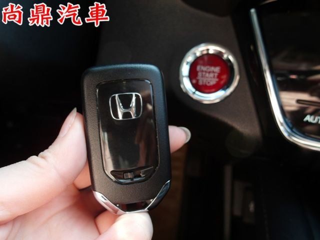 S版 全車原鈑件 里程跑8萬 免鑰匙 定速 藍芽 換檔撥片 倒車雷達 倒車影像 前後行車紀錄器 歡迎來店賞車  第17張相片