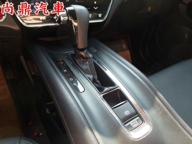 S版 全車原鈑件 里程跑8萬 免鑰匙 定速 藍芽 換檔撥片 倒車雷達 倒車影像 前後行車紀錄器 歡迎來店賞車  第18張相片