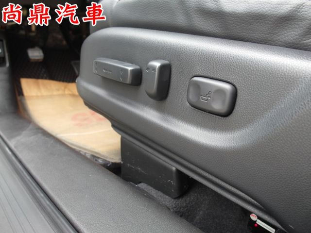 四輪傳動 天窗 環景顯影 電動座椅 導航 定速 換檔撥片 前後車距雷達 循跡防滑 免頭款牽車/歡迎來賞車^.^  第12張相片