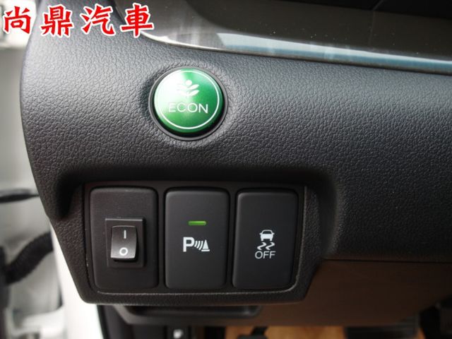 四輪傳動 天窗 環景顯影 電動座椅 導航 定速 換檔撥片 前後車距雷達 循跡防滑 免頭款牽車/歡迎來賞車^.^  第13張相片