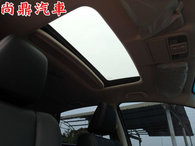 四輪傳動 天窗 環景顯影 電動座椅 導航 定速 換檔撥片 前後車距雷達 循跡防滑 免頭款牽車/歡迎來賞車^.^  第20張相片