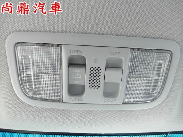 VTi-S K14 里程僅跑12萬 全車原鈑件 天窗 側裙小包 HID頭燈 定速 換檔撥片 ABS 循跡防滑 胎壓偵測  第16張相片