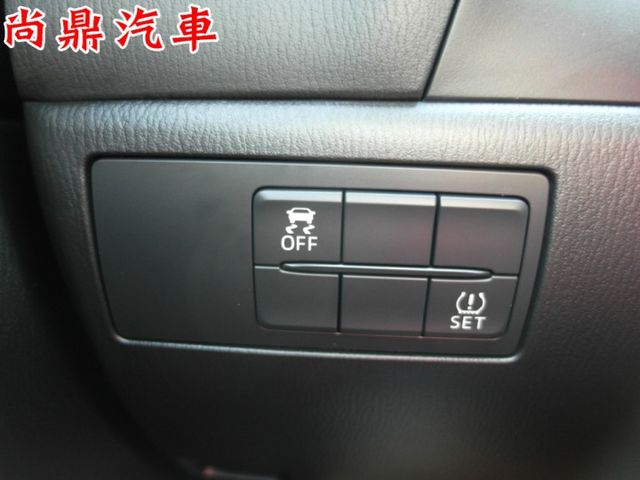 里程保證 實車實價 原鈑件 免KEY 盲點 胎壓 魚眼頭燈 前後行車紀錄器 雙恆溫 定速 倒車影像 可參考貸款 歡迎賞車  第12張相片