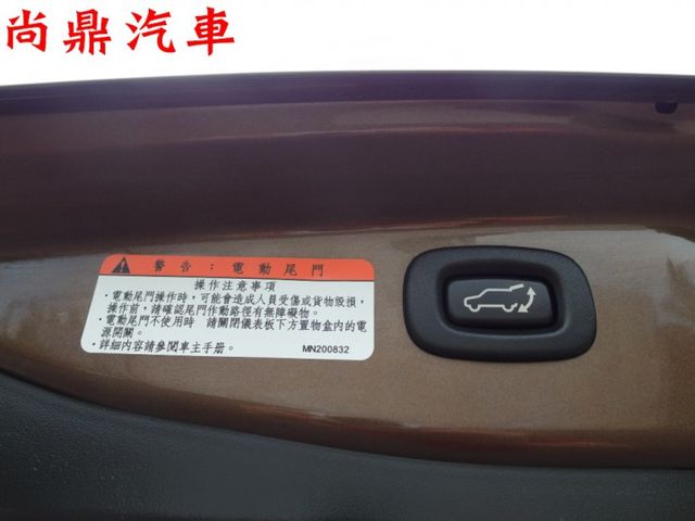 4WD 原鈑件 里程僅跑8萬 ACC跟車 天窗 免KEY 電尾門 定速 換檔撥片 倒車影像 抬頭顯示器  第4張相片