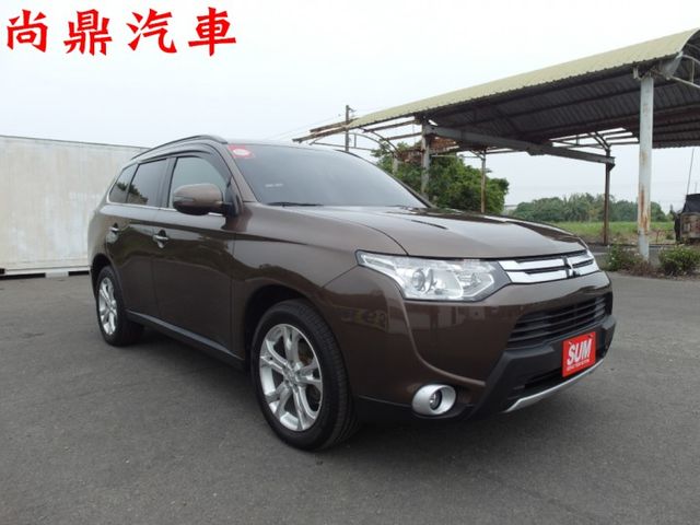 4WD 原鈑件 里程僅跑8萬 ACC跟車 天窗 免KEY 電尾門 定速 換檔撥片 倒車影像 抬頭顯示器  第6張相片
