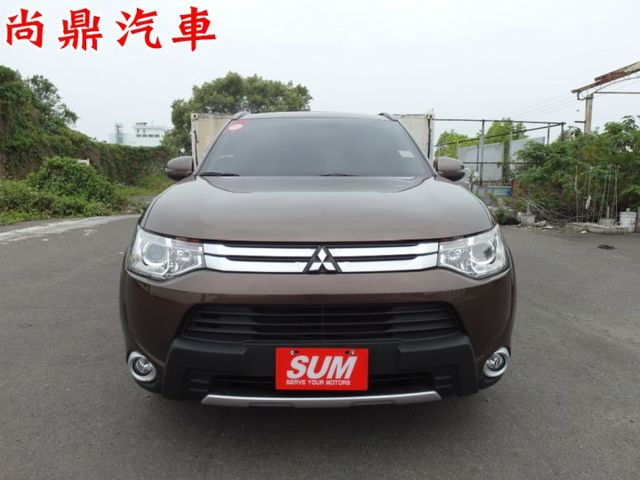 4WD 原鈑件 里程僅跑8萬 ACC跟車 天窗 免KEY 電尾門 定速 換檔撥片 倒車影像 抬頭顯示器  第7張相片