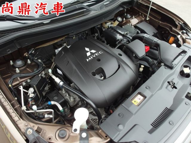 4WD 原鈑件 里程僅跑8萬 ACC跟車 天窗 免KEY 電尾門 定速 換檔撥片 倒車影像 抬頭顯示器  第9張相片