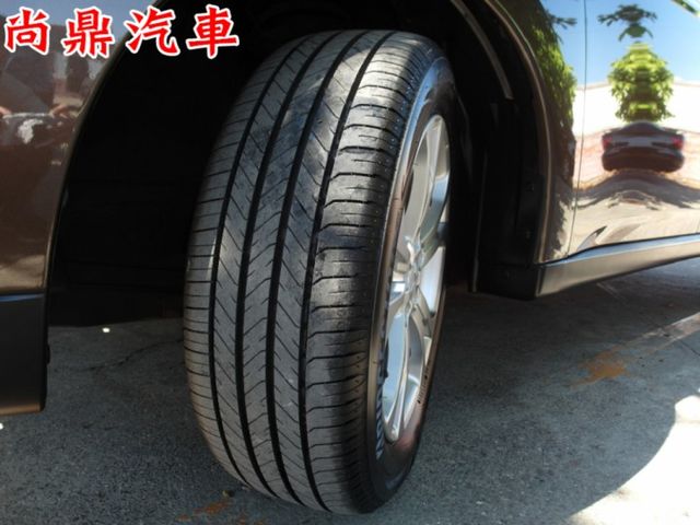 4WD 原鈑件 里程僅跑8萬 ACC跟車 天窗 免KEY 電尾門 定速 換檔撥片 倒車影像 抬頭顯示器  第10張相片