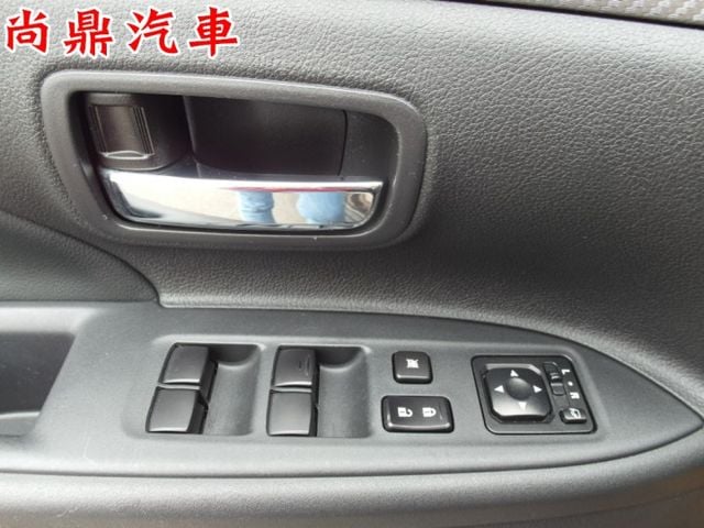 4WD 原鈑件 里程僅跑8萬 ACC跟車 天窗 免KEY 電尾門 定速 換檔撥片 倒車影像 抬頭顯示器  第11張相片