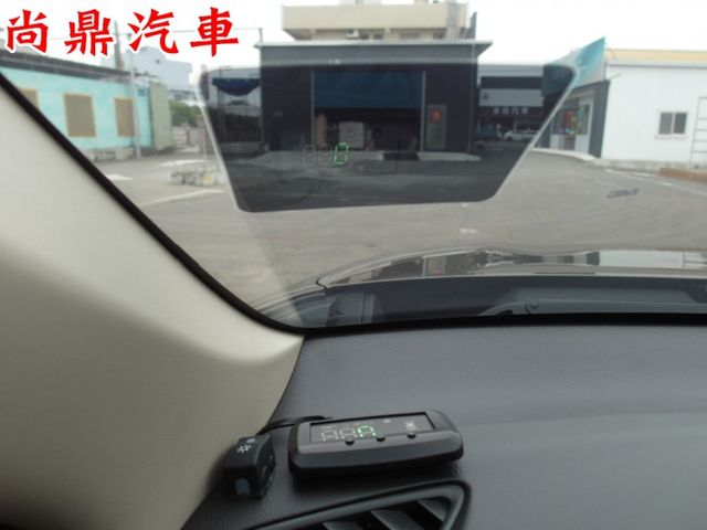 4WD 原鈑件 里程僅跑8萬 ACC跟車 天窗 免KEY 電尾門 定速 換檔撥片 倒車影像 抬頭顯示器  第12張相片