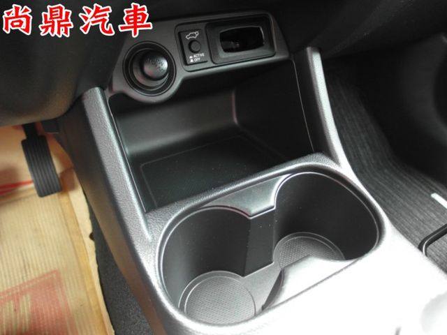 4WD 原鈑件 里程僅跑8萬 ACC跟車 天窗 免KEY 電尾門 定速 換檔撥片 倒車影像 抬頭顯示器  第17張相片